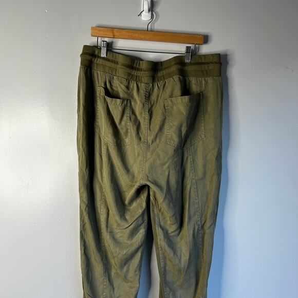 NWT Quince Utility Joggers Pants Women’s Large Green Tencel Travel Fall Autumn - Picture 8 of 11